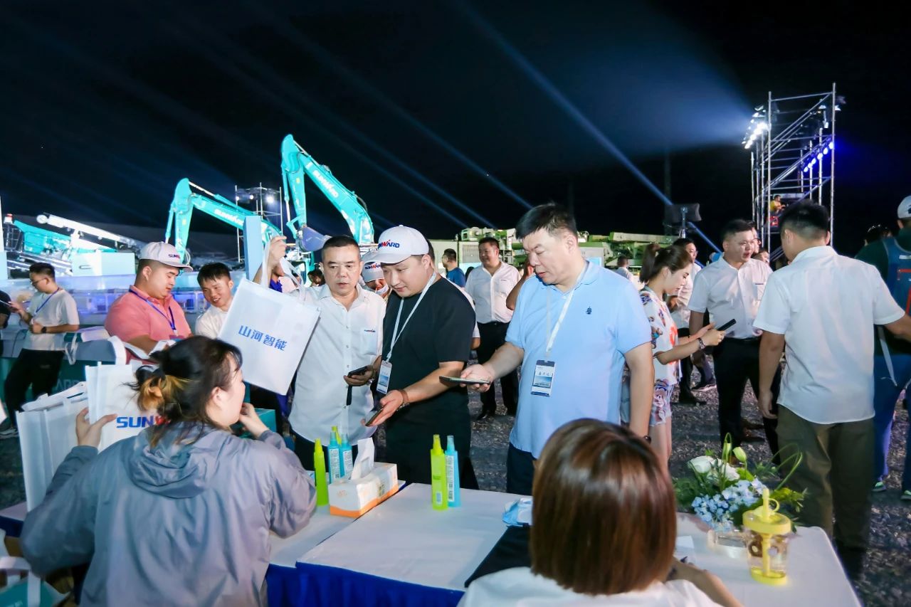 逛展超热闹！山河智能成果展示会高能名场面来袭