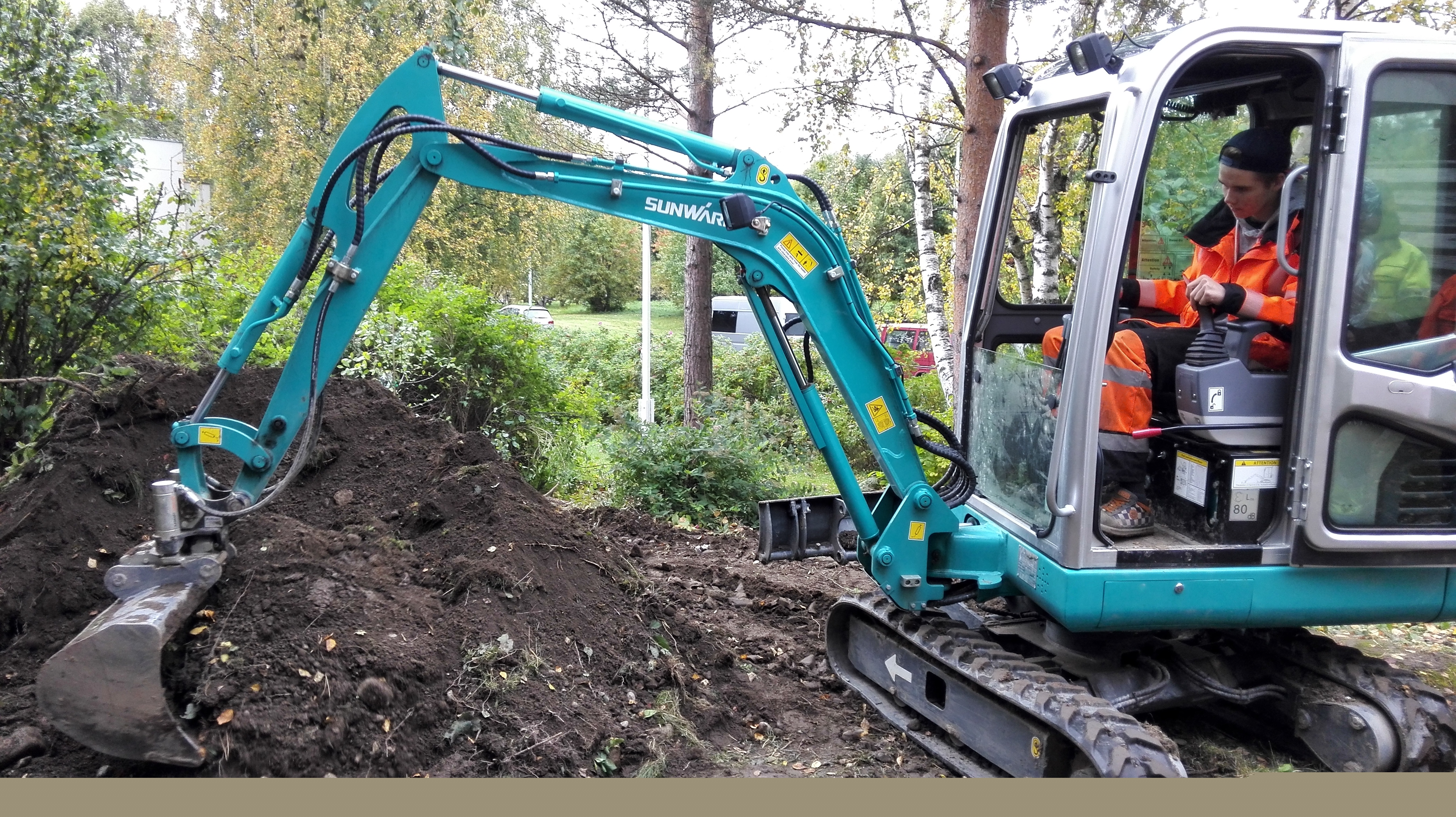 国产小型挖掘机价格多少钱一台？