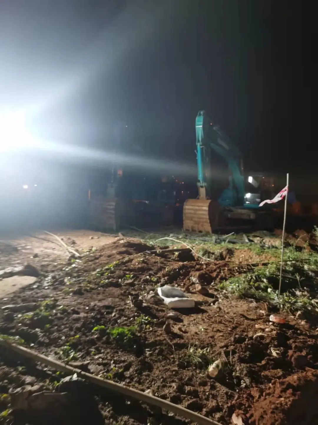 冲锋一线显担当！山河智能挖掘机助力长沙方舱医院建设