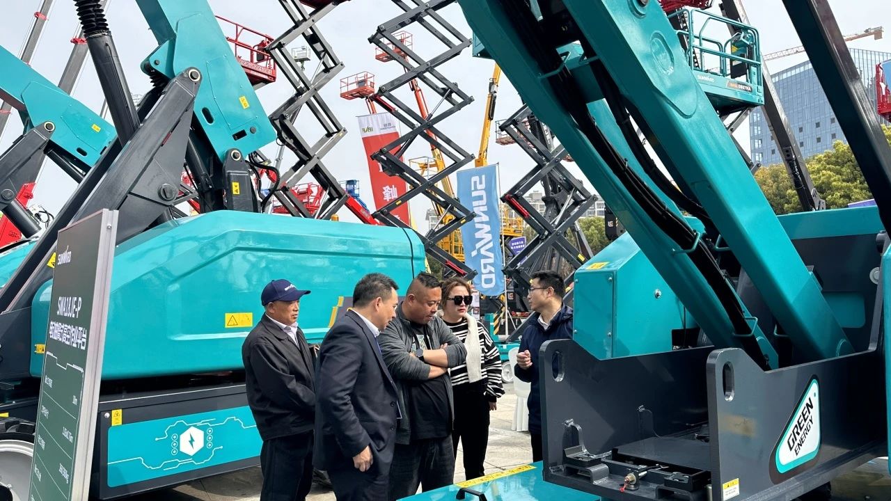 “爆品”来袭，签单不断！ 山河智能盛装亮相第八届全国高空作业平台租赁大会