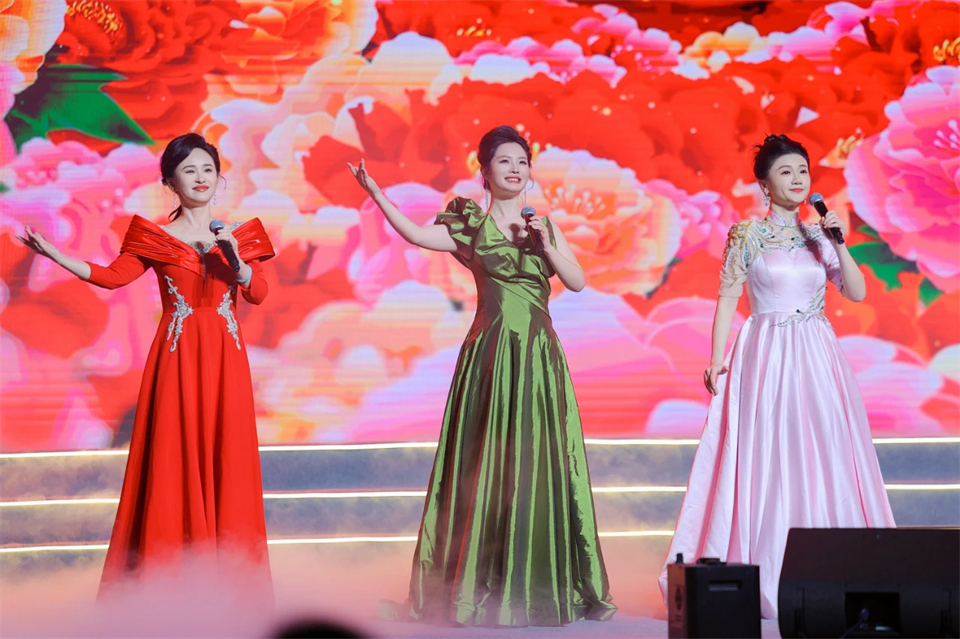 创新引领价值 理想成就未来——庆祝山河智能成立25周年表彰大会暨文艺晚会隆重举行