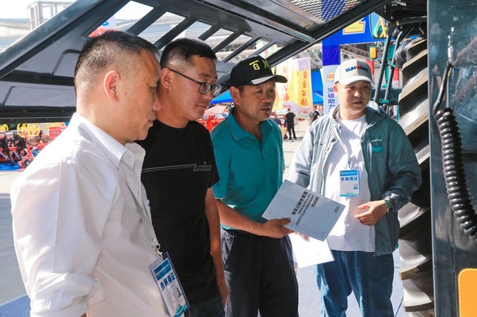 山河智能亮相2025新疆国际农业机械博览会