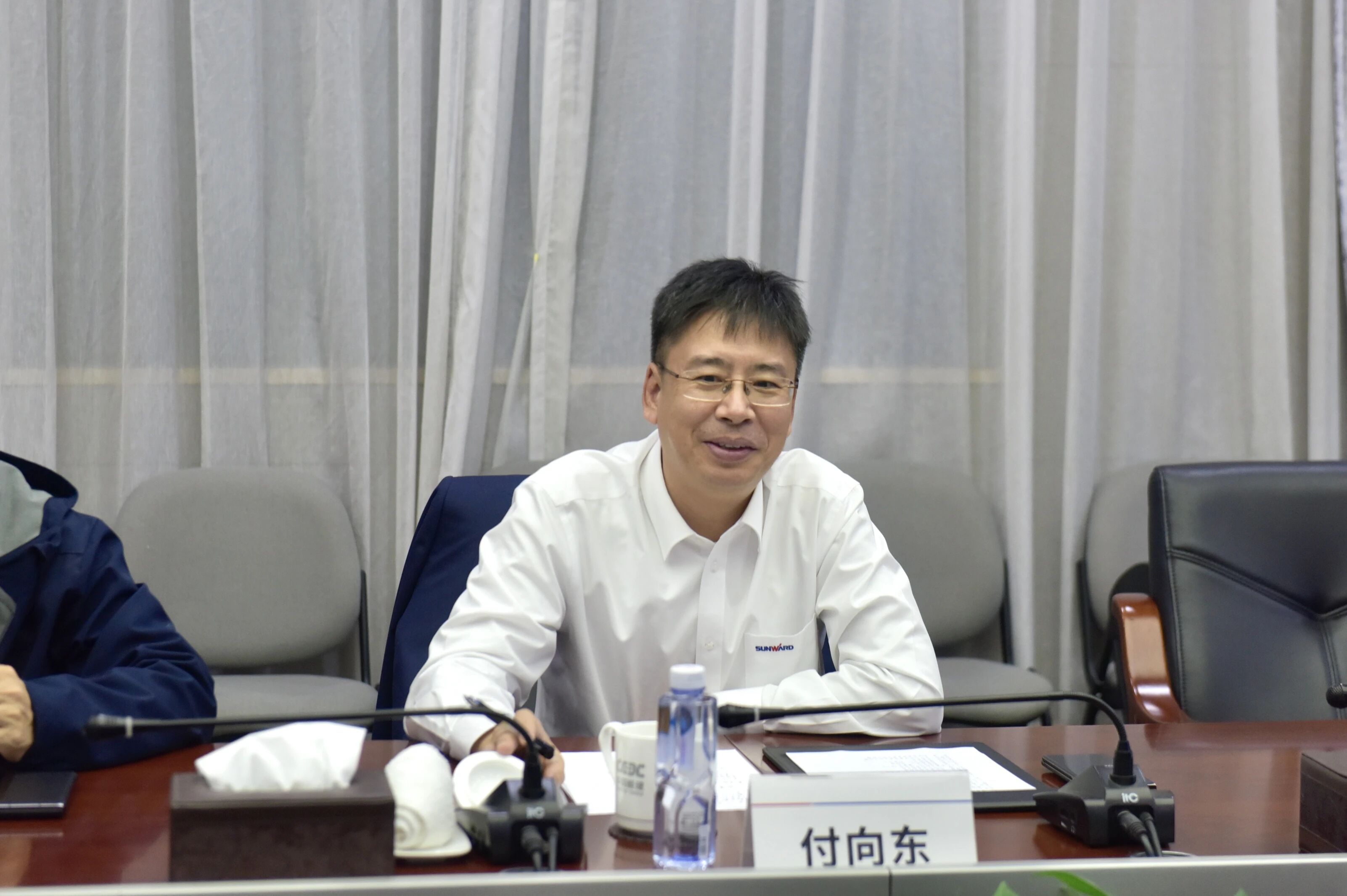 山河智能与易普力开展座谈交流，谱写互利共赢新篇章