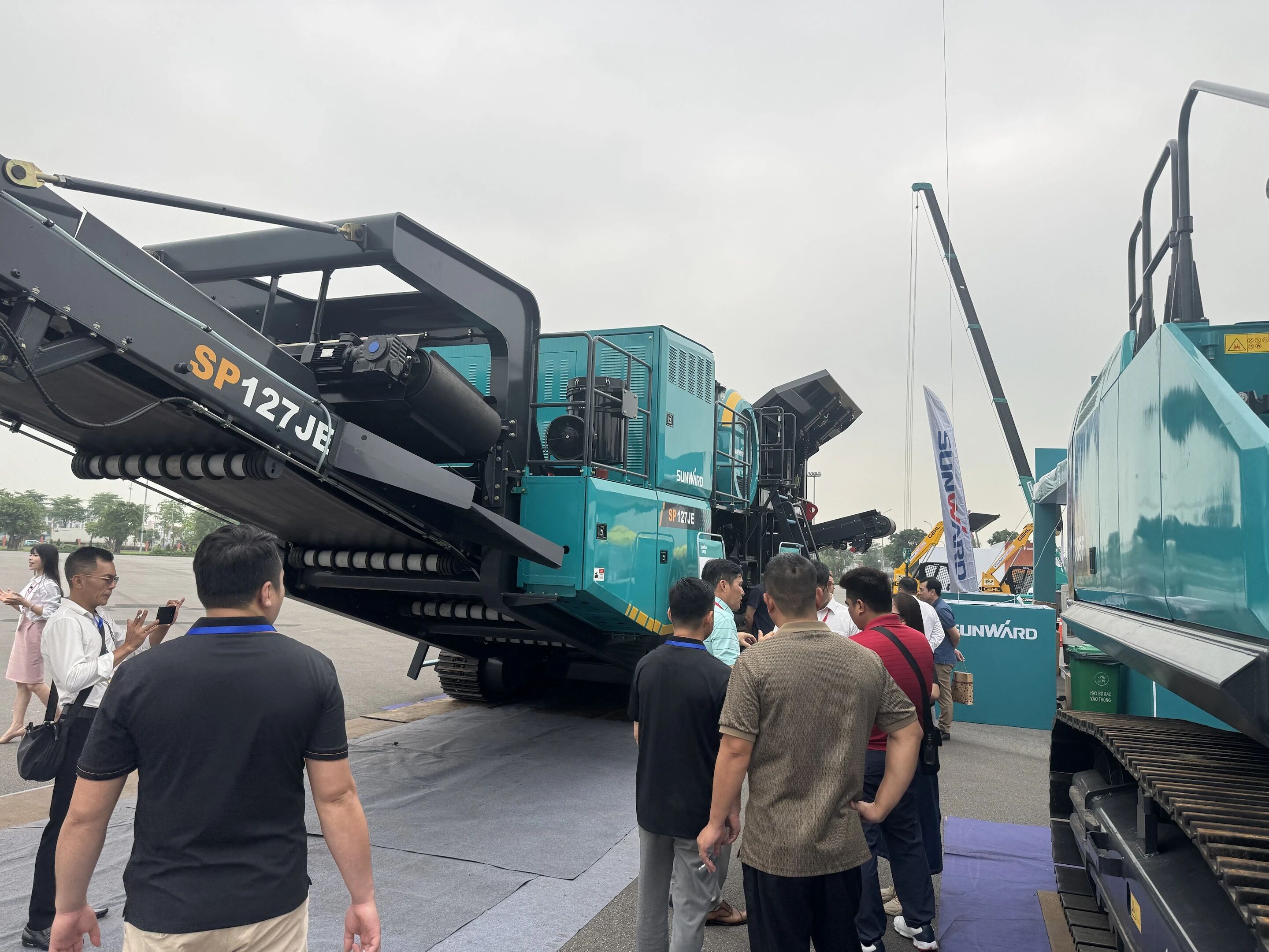 山河智能亮相越南矿业及工程机械展览会